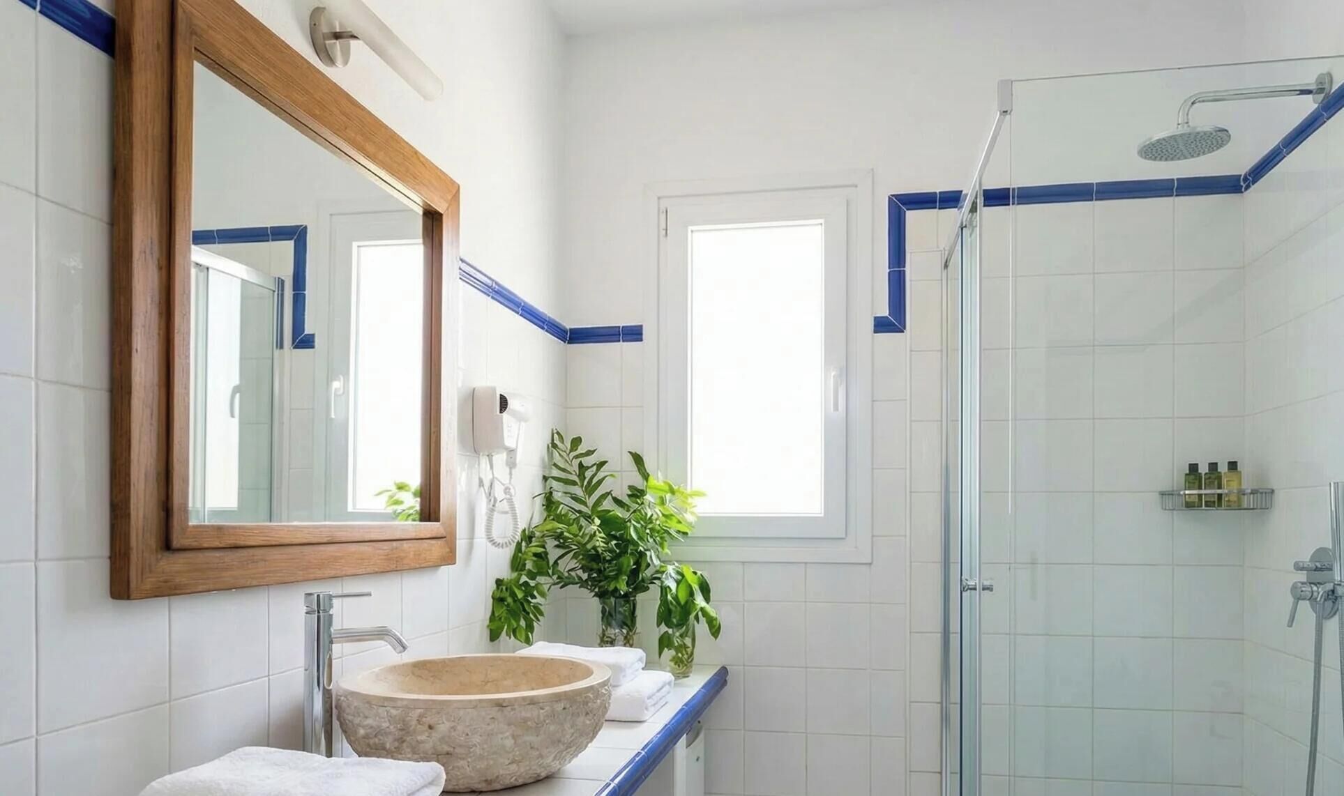 Departamento, vista al mar | Baño | Regadera, amenidades de baño gratuitas, secadora de cabello, pantuflas 