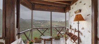 Casa Finca Mirador Bandama Valley with Private Terrace, Jacuzzi, Wi-Fi & Air Conditioning