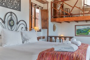 Tabla de planchar con plancha, wifi y ropa de cama 