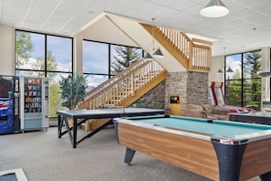 Games room - Treehouse C106 - Renovated Condo, Pool, Hot Tub, Game Room - Central Summit County Location (Silverthorne)