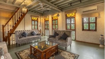 クラシック ヴィラ ガーデンビュー | リビング エリア