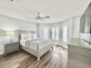 3 soverom, skrivebord, strykejern/-brett og wi-fi (inkludert)