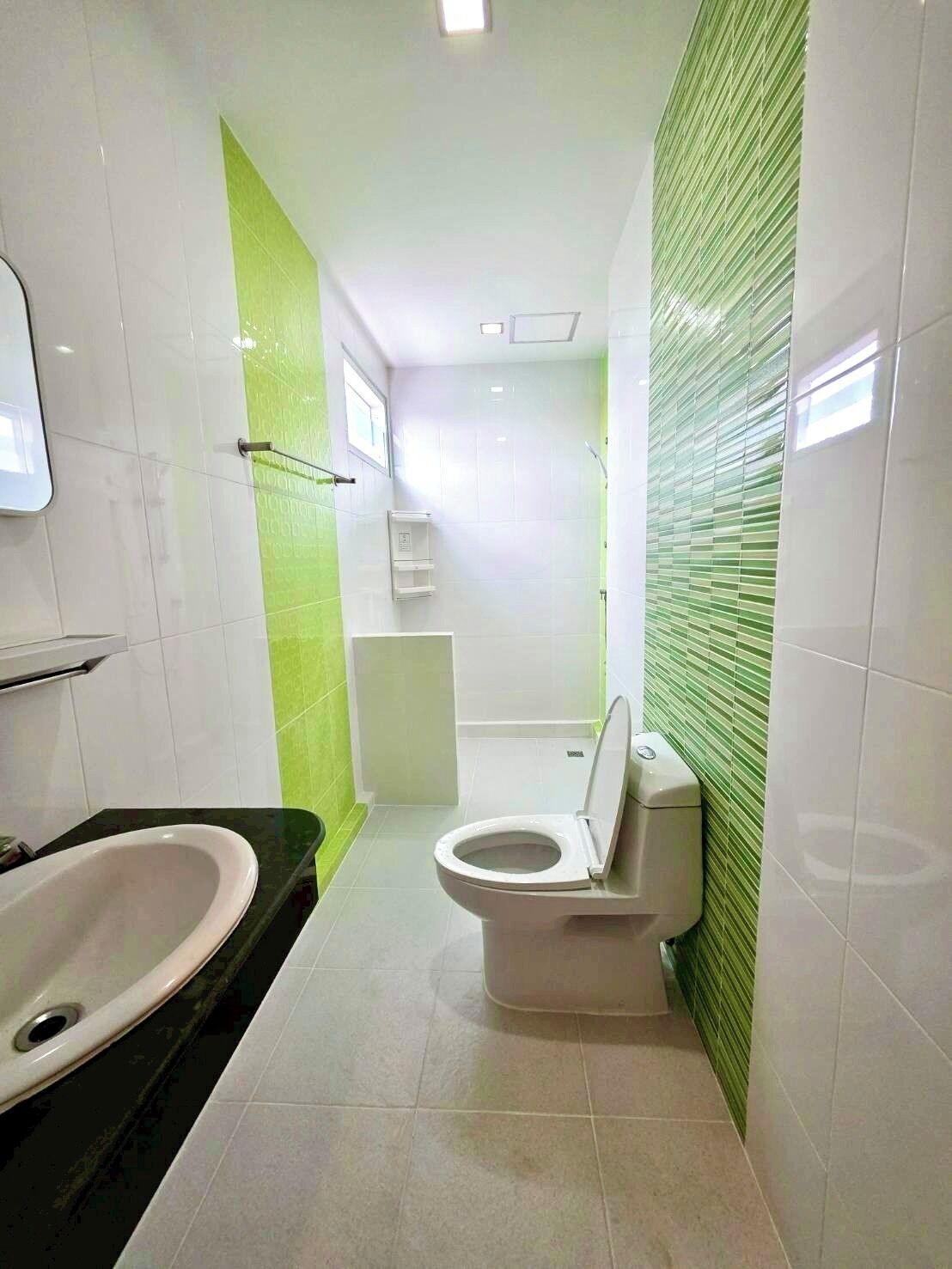 Sturta, hárblásari, handklæði, sápa