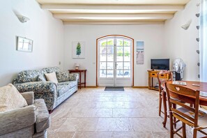 Living area - Elegant large village house near Bergerac with swimming pool and breathtaking views (Sadillac)