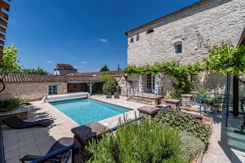 Elegant large village house near Bergerac with swimming pool and breathtaking views