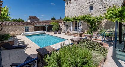Elegant large village house near Bergerac with swimming pool and breathtaking views