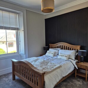 4 bedrooms, iron/ironing board, free WiFi, bed sheets
