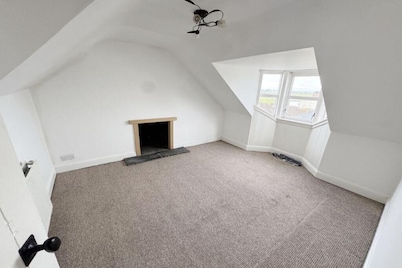 Spacious 4-Bedroom Lochmaben Home – Sleeps 10, Perfect for Families & Friends