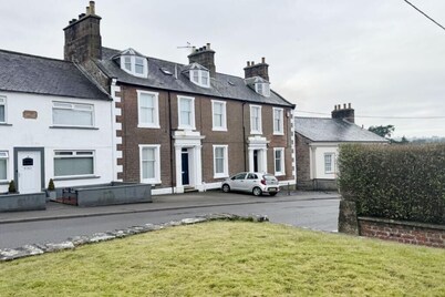 Spacious 4-Bedroom Lochmaben Home – Sleeps 10, Perfect for Families & Friends