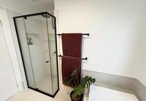 Towels, soap, shampoo, toilet paper - Shoal Stay (Bomaderry)