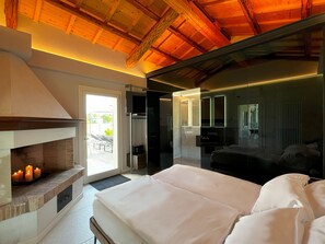 4 bedrooms, iron/ironing board, WiFi, bed sheets - OLIVE SUITE (Ca' Nani)