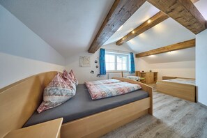 Comfort-Apartment, 2 Schlafzimmer, Haustiere gestattet, Bergblick | Kostenloses WLAN, Bettwäsche