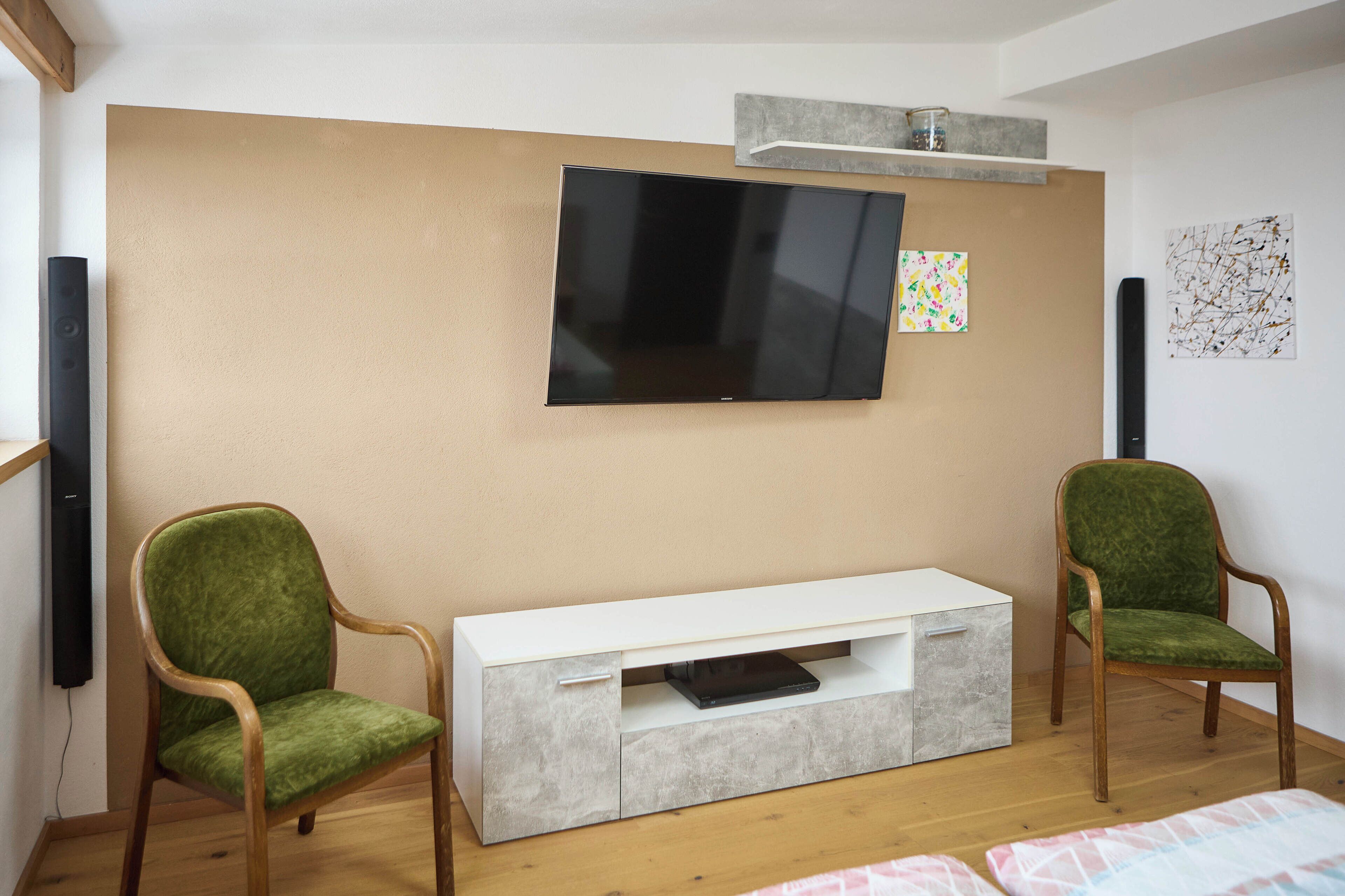 Comfort Apartment, 2 Bedrooms, Pets Allowed, Mountain View