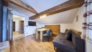 Appartement Confort, 2 chambres, animaux de compagnie acceptés, vue montagne | Coin séjour