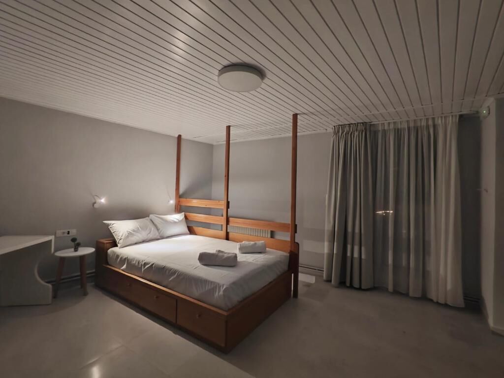 Deluxe House, Balcony | Iron/ironing board, free WiFi