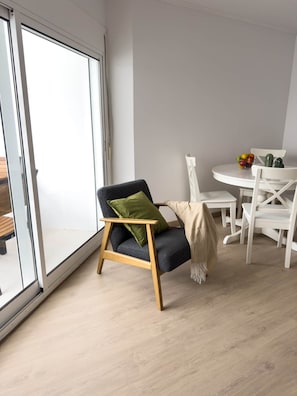 Interior - 106 - Beachside Renovated 1BR apt (Cambrils)