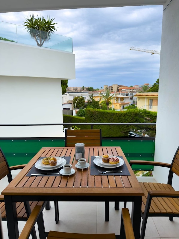 Outdoor dining - 106 - Beachside Renovated 1BR apt (Cambrils)