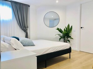 1 bedroom, WiFi - 101 - Beachside Renovated 1BR apt (Cambrils)