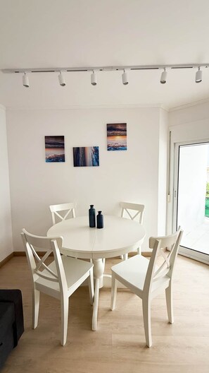 Dining - 104 - Beachside Renovated 1BR apt (Cambrils)