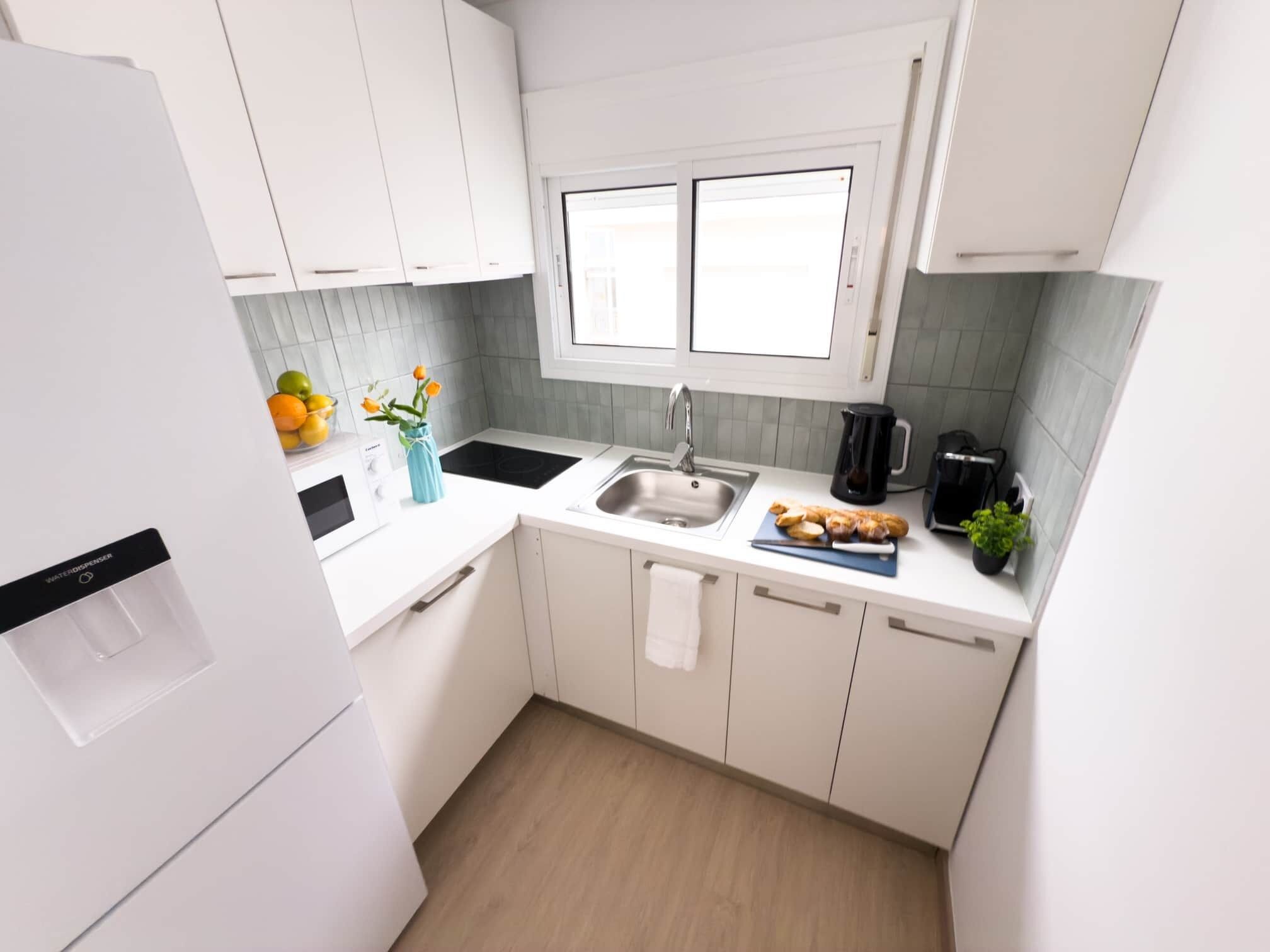 Fridge, stovetop