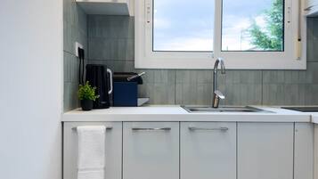 Fridge, stovetop