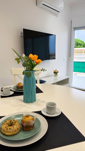 Dining - 105 - Beachside Renovated 1BR apt (Cambrils)