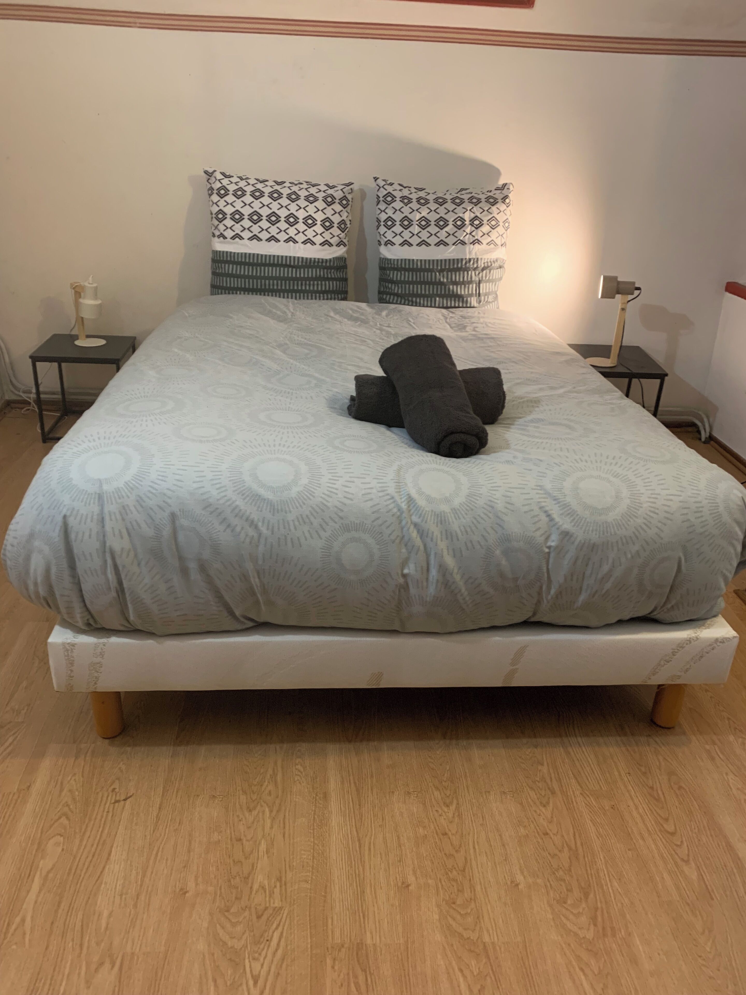 3 slaapkamers, een strijkplank/strijkijzer, internet, beddengoed