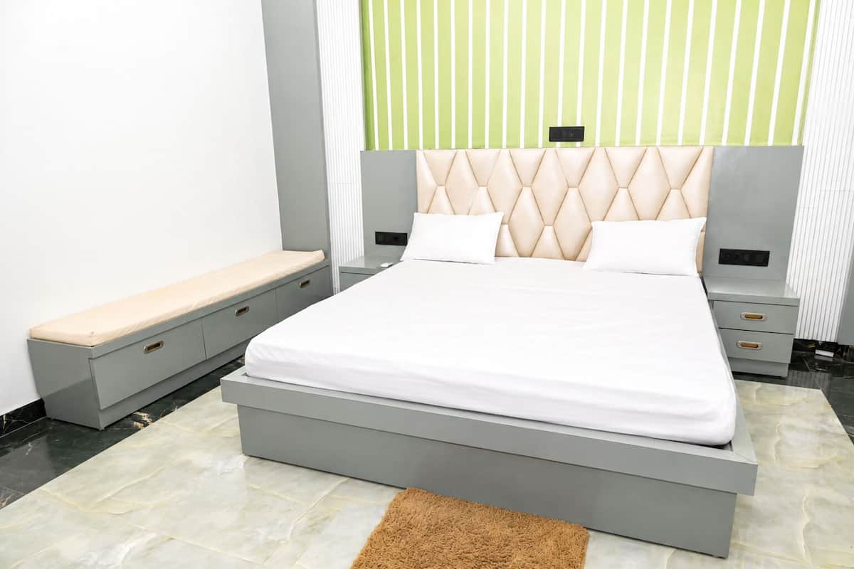 Literie de qualité supérieure, bureau, Wi-Fi gratuit, draps fournis