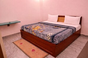Deluxe Double Room | Desk, free WiFi - Hotel Ramkesarrai Near Shri Ram Janmabhoomi Temple, Ayodhya (Ayodhya)