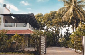 Property grounds - Grace Casa By Soumils Stays (Alibag)