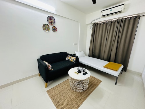 1Br Service apartment 305 Parel by Florastays