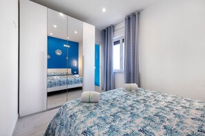 WiFi, bed sheets - Apartment 'Lido Azzurro Sea Mare' with Sea View, Wi-Fi and Air Conditioning (Carini)