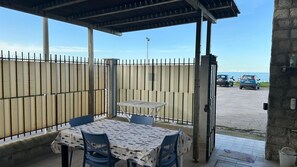 Outdoor dining - Apartment 'Lido Azzurro Sea Mare' with Sea View, Wi-Fi and Air Conditioning (Carini)