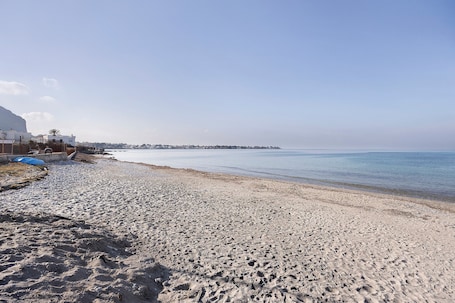 Beach. Apartment 'Lido Azzurro Sea Mare' with Sea View, Wi-Fi and Air Conditioning