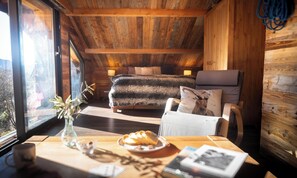 Strykjärn/strykbräda, wi-fi och sängkläder