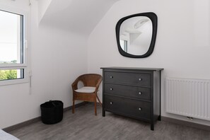 Interior - 3-Star Holiday Home in Plouharnel with Private Terrace, Garden, and Wi-Fi (Plouharnel)