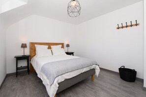 Iron/ironing board, WiFi - 3-Star Holiday Home in Plouharnel with Private Terrace, Garden, and Wi-Fi (Plouharnel)