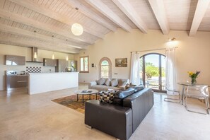 TV, peis og stereoanlegg