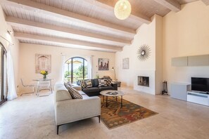 TV, fireplace, stereo - Cosy apartment with WIFI, pool, A/C, TV, patio, pets allowed, panoramic view, close to Montepulciano (Torrita Di Siena)