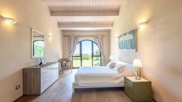 Iron/ironing board, travel crib, free WiFi, wheelchair access