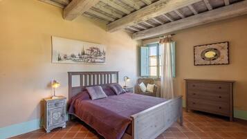 Iron/ironing board, travel crib, free WiFi, wheelchair access