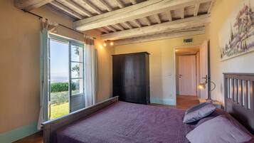 Iron/ironing board, travel crib, free WiFi, wheelchair access