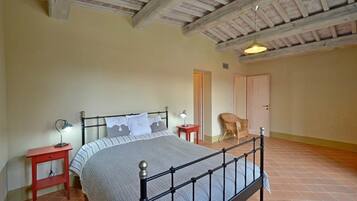 Iron/ironing board, travel crib, free WiFi, wheelchair access