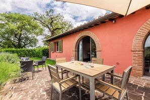 屋外ダイニングエリア