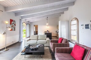 TV, fireplace - Cosy apartment with A/C, pool, WIFI, TV, terrace and pets allowed, close to Montepulciano (Torrita Di Siena)