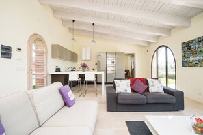 テレビ、暖炉、ステレオ