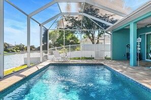 Outdoor pool, a heated pool - Intervillas Florida - Villa Louis (Cape Coral)
