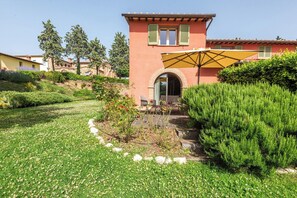 Exterior - Nice apartment for 4 people with WIFI, pool, A/C, TV, patio and pets allowed, close to Montepulc... (Torrita Di Siena)