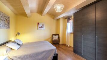 Iron/ironing board, travel crib, free WiFi, wheelchair access