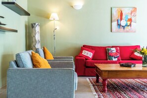 TV, fireplace - Lovely apartment with pool, WIFI, A/C, TV, terrace and pets allowed, close to Montepulciano (Torrita Di Siena)